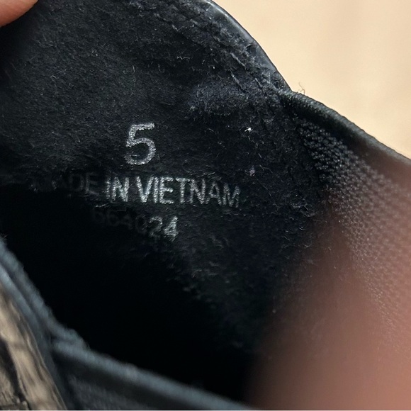 Booties Size 5 gorgeous multi color suede heeled booties- so go for it-stand out - Picture 7 of 8